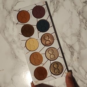 Dominique cosmetics latte palette